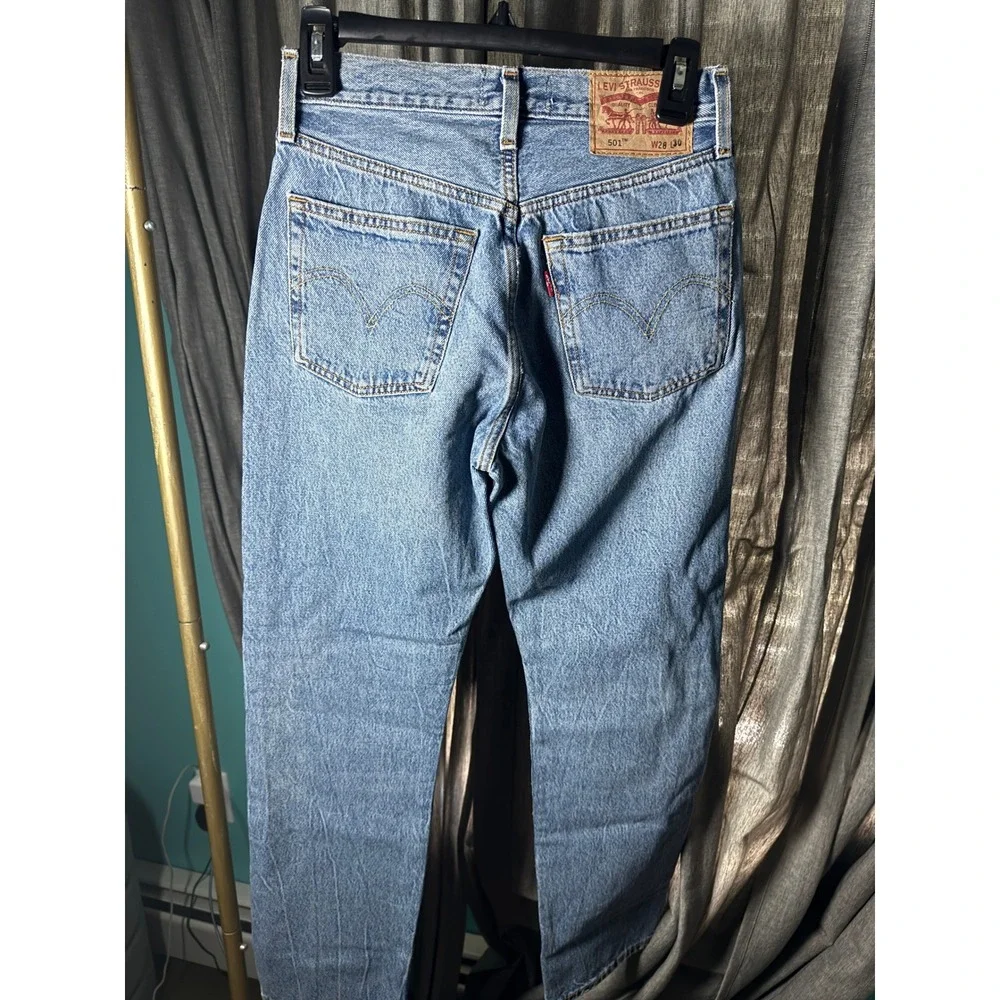 Levis 501 Regular Fit Jeans Mens 28x30 Blue Denim Straight Leg Button Fly